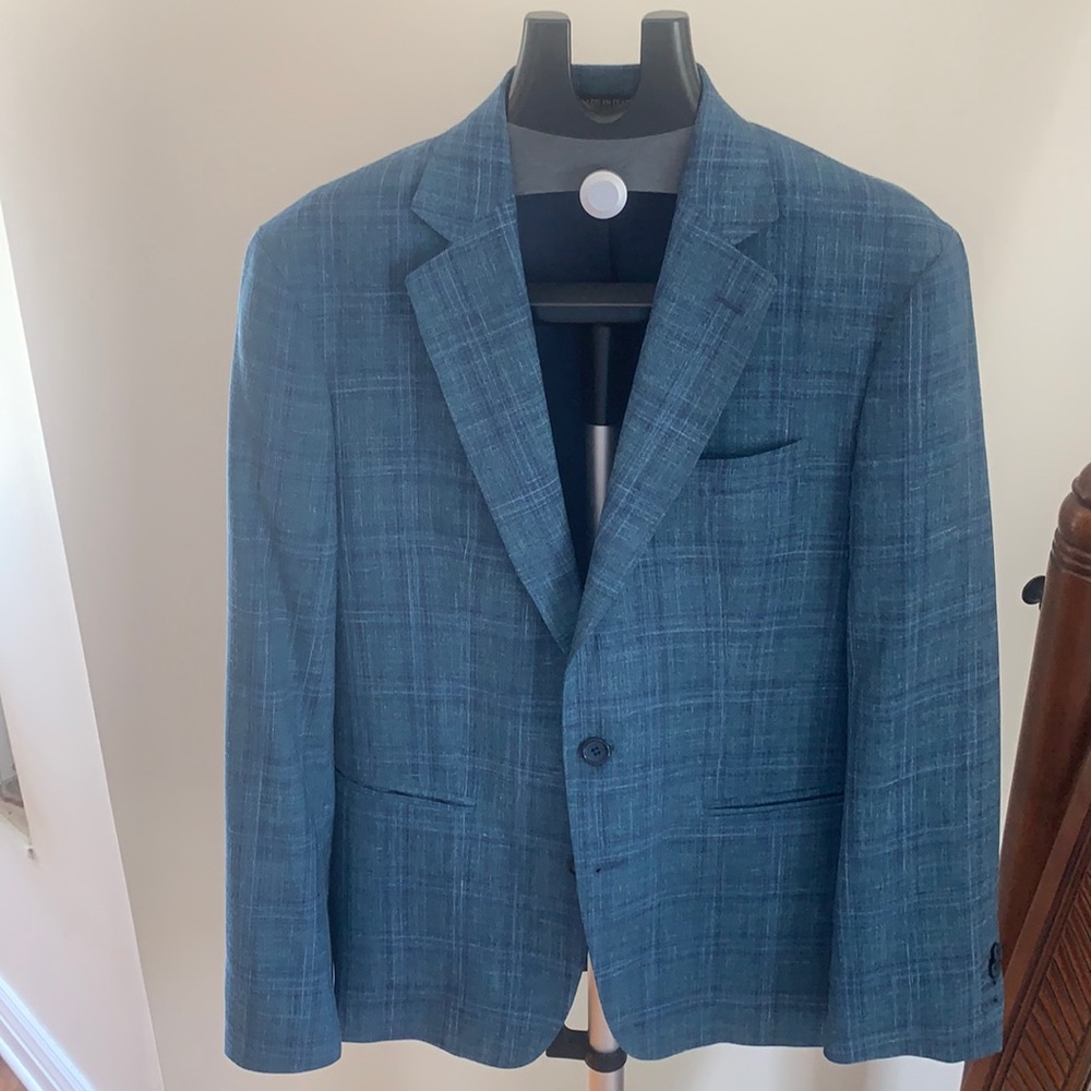 Movimento Italian sports coat/blazer with functional buttons.